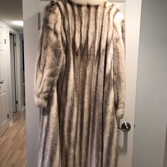 Mink coat, genuine cross mink full length coat. - Picture 3 of 4